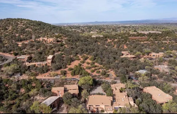 634 Camino De La Luz, Santa Fe, NM 87505