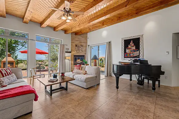 19 Hondo Lane, Santa Fe, NM 87508