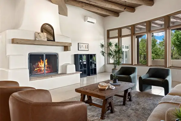 19 Falling Star Circle, Santa Fe, NM 87506