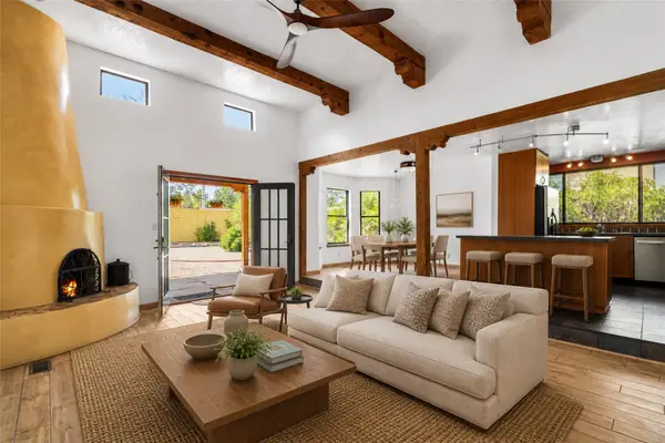 1876 Candela, Santa Fe, NM 87505