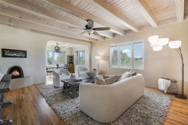 1022 Governor Dempsey, Santa Fe, NM 87501