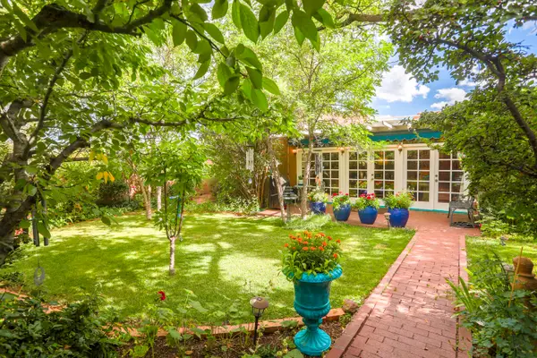 604 E Barcelona, Santa Fe, NM 87505