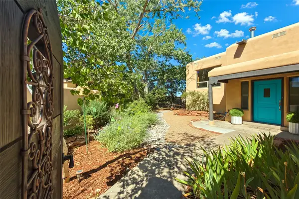 2813 Plaza Verde, Santa Fe, NM 87507