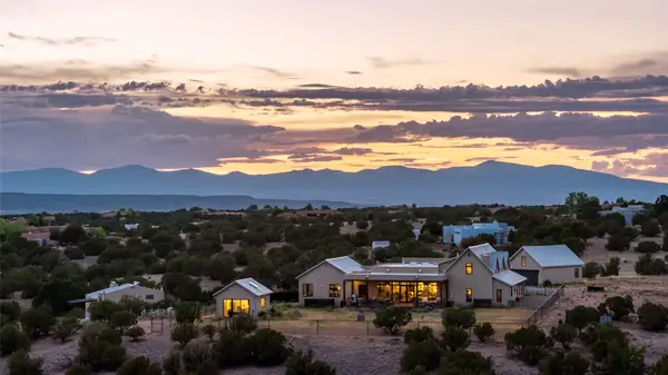 31 Vista Calabasas, Santa Fe, NM 87506