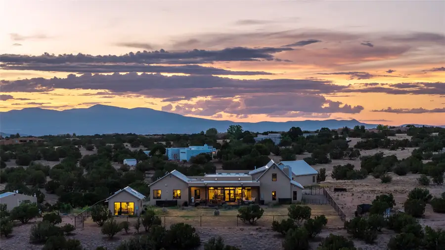 31 Vista Calabasas, Santa Fe, NM 87506 - #2