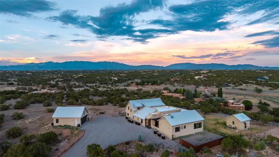 31 Vista Calabasas, Santa Fe, NM 87506 - #3