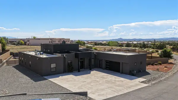 4421 Mission Bend, Santa Fe, NM 87507