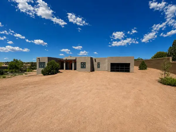 44 Paseo Aragon, Santa Fe, NM 87506