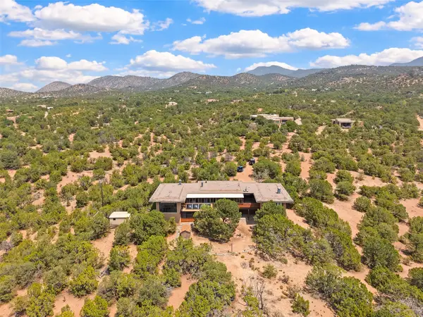 31 Pinon Jay Trail, Santa Fe, NM 87505