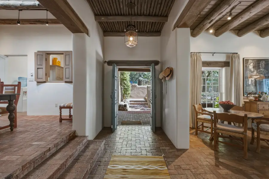 586 1/2 Camino Del Monte Sol, Santa Fe, NM 87505 - #3