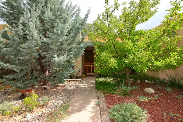 3228 Calle De Molina, Santa Fe, NM 87507