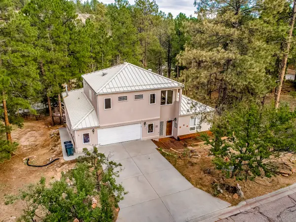 135 Maple Drive, Los Alamos, NM 87544