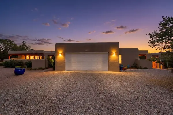 959 Santo Nino Pl, Santa Fe, NM 87501
