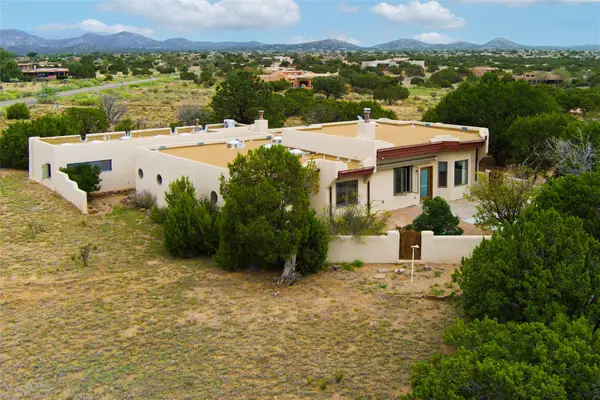 33 Herrada Rd, Santa Fe, NM 87508