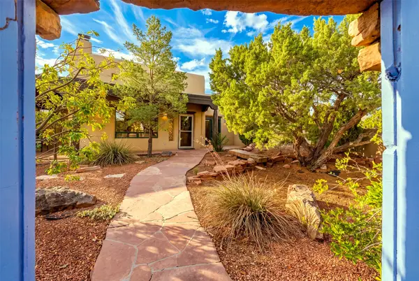7 W Azulejo Court, Santa Fe, NM 87508