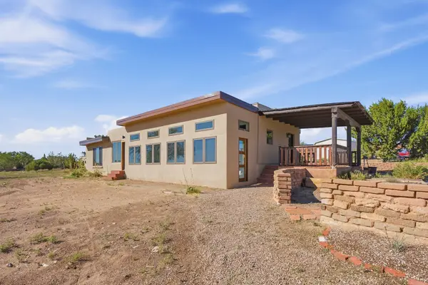 180 Las Estrellas, Santa Fe, NM 87507