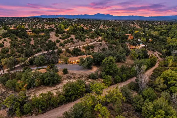 20 B Glowing Star Road, Santa Fe, NM 87506
