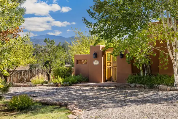 12 Traviesa De Camilo E, Santa Fe, NM 87508