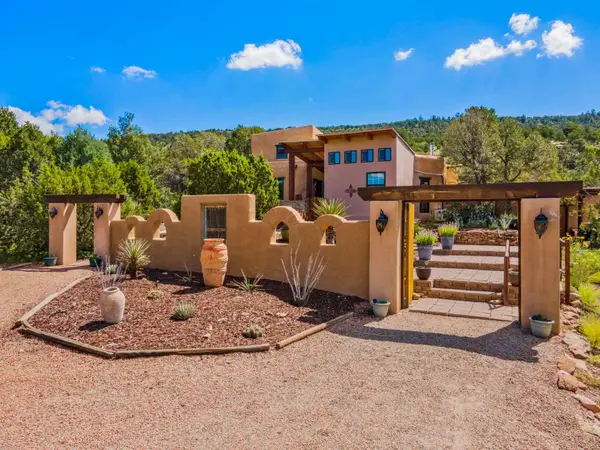 154C Ojo De La Vaca #C, Santa Fe, NM 87505