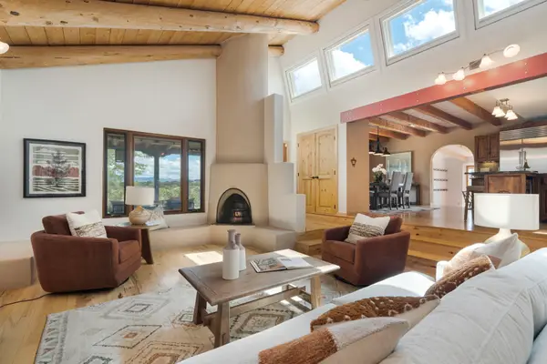 79 Cerro Del Alamo, Santa Fe, NM 87507