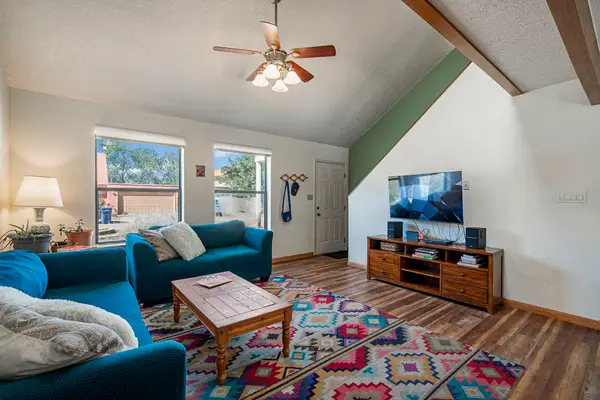 1061 Willow Way, Santa Fe, NM 87507