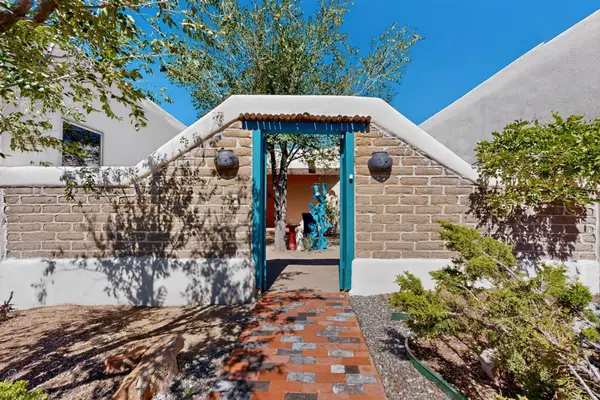 18 Dovela Road, Santa Fe, NM 87508