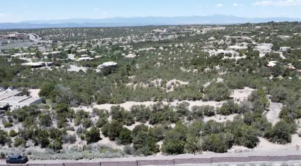 1130 Tano Del Este, Santa Fe, NM 87506