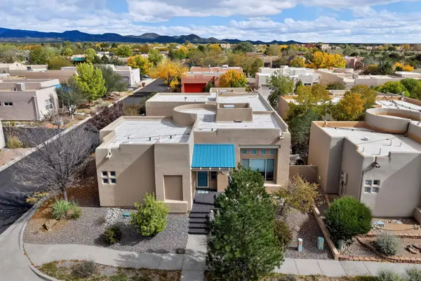 8 Sobradora Drive, Santa Fe, NM 87508