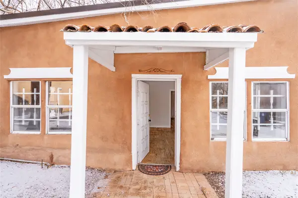 307 Pino Road, Santa Fe, NM 87505