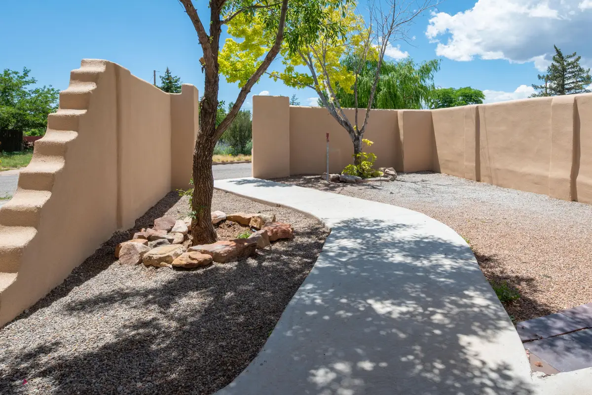 993 Calle Katarina, Santa Fe, NM 87505 - #1