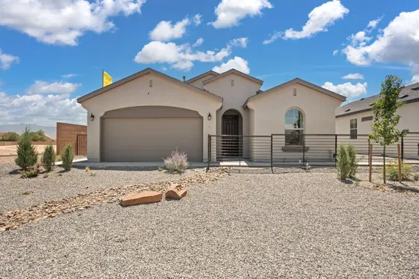 20 Calle Guaymas, Los Lunas, NM 87031