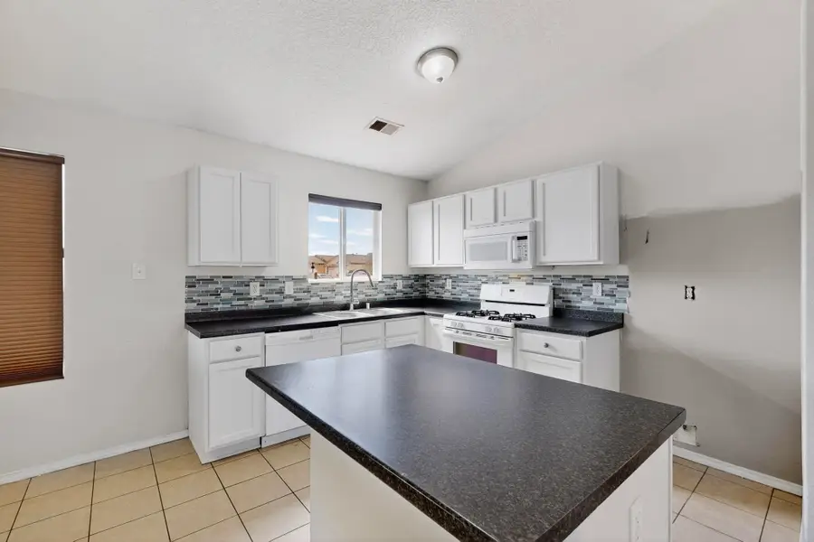 108 Avenida Jardin, Los Lunas, NM 87031 - Image #2