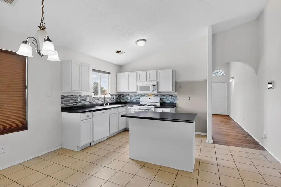 108 Avenida Jardin, Los Lunas, NM 87031 - Image #3