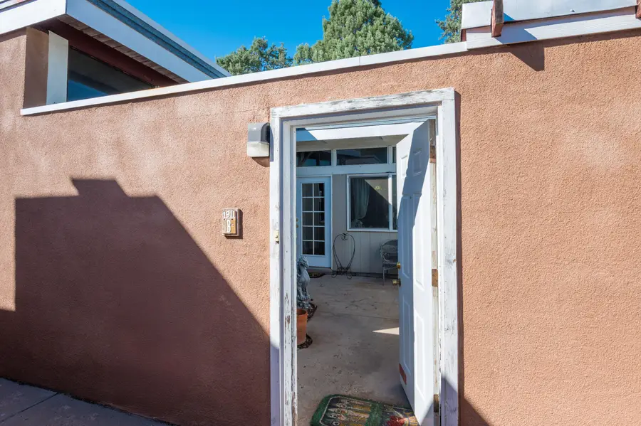 1911 Alvarado Drive Ne #B, Albuquerque, NM 87110 - Image #2