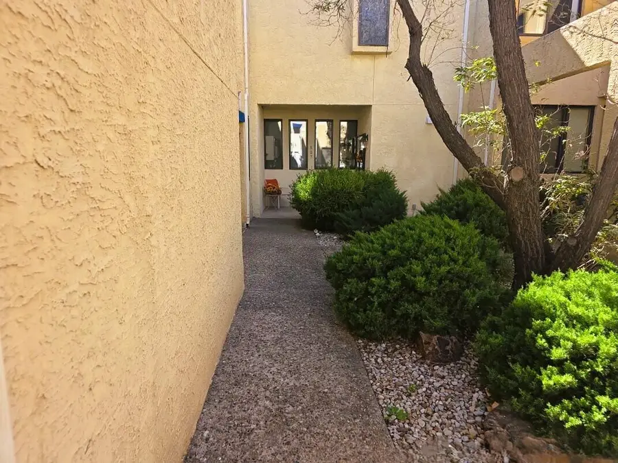 606 Eastlake Court Se, Rio Rancho, NM 87124 - Image #2