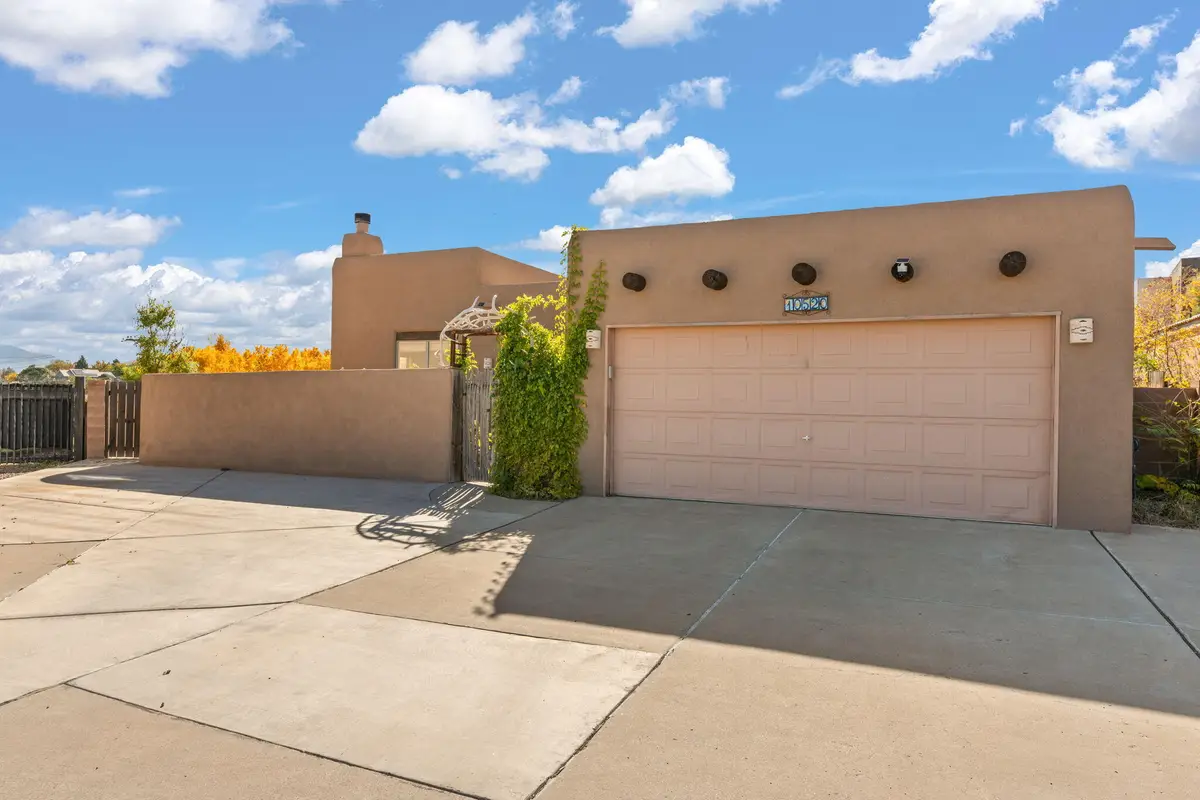 10520 Crestridge Court Nw, Albuquerque, NM 87114 - Image #1