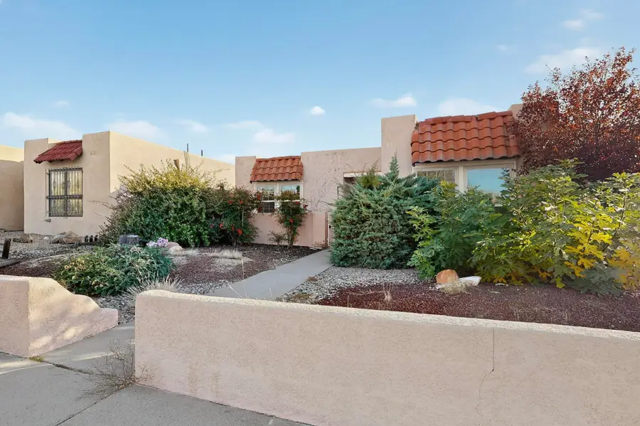 8906 Chambers Place Ne, Albuquerque, NM 87111 - Image #2