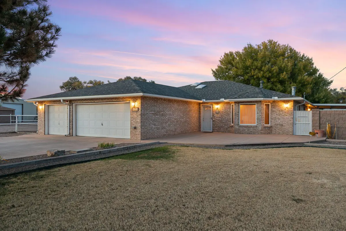 2233 Julie Avenue Sw, Albuquerque, NM 87105 - Image #1