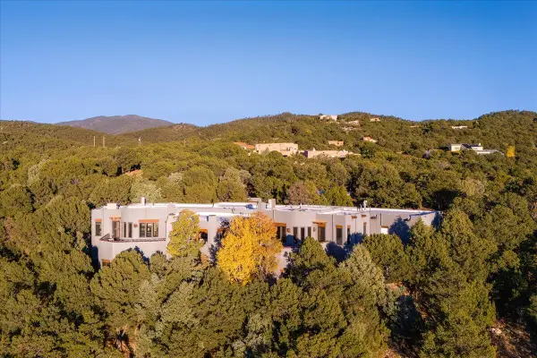 2160 Paseo Iglesias Ne, Santa Fe, NM 87501