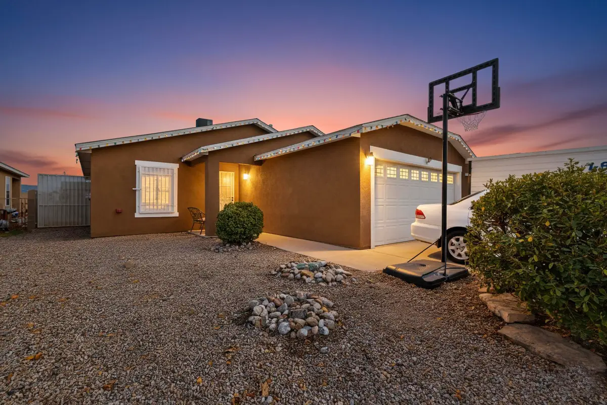 832 Mesa Viejo Street Sw, Albuquerque, NM 87121 - Image #1