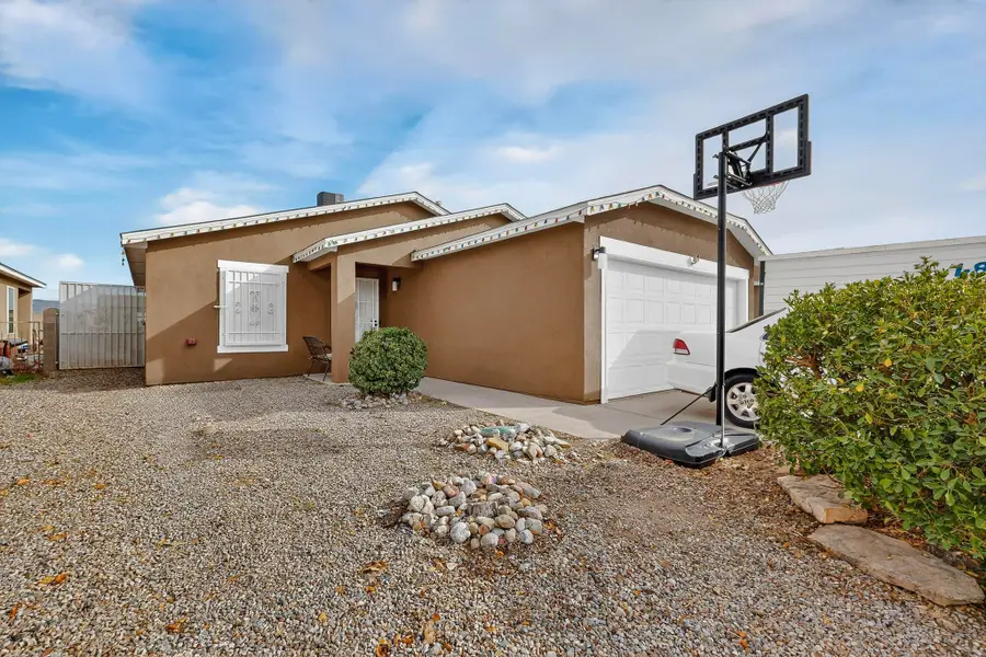 832 Mesa Viejo Street Sw, Albuquerque, NM 87121 - Image #2