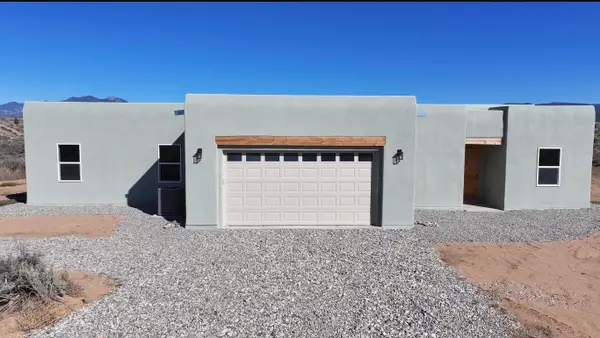 10 Colty Road, Ranchos de Taos, NM 87557