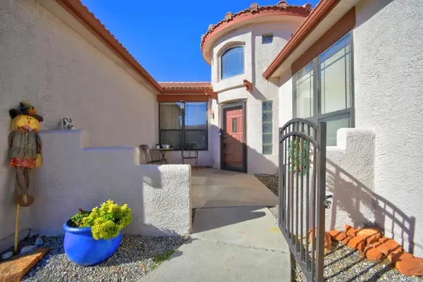 865 Loma Pinon Loop, Rio Rancho, NM 87144