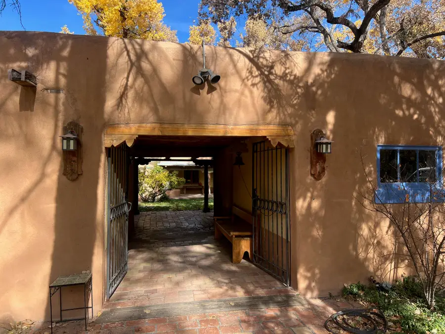 147 Via Oreada, Corrales, NM 87048 - Image #2