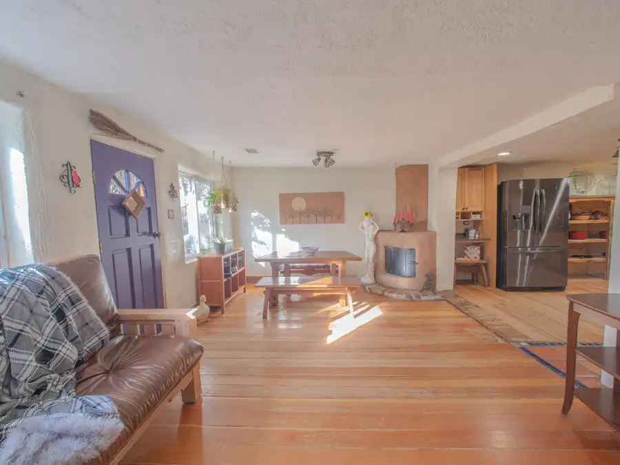 1002 Walter Street Ne, Albuquerque, NM 87102 - Image #2