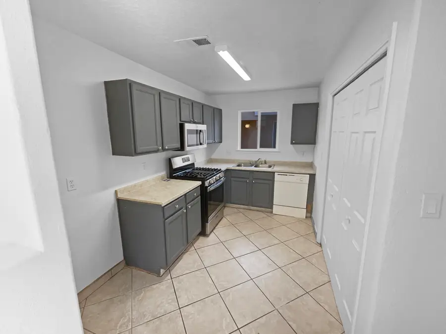 209 Vista Del Angel Sw, Albuquerque, NM 87121 - Image #2