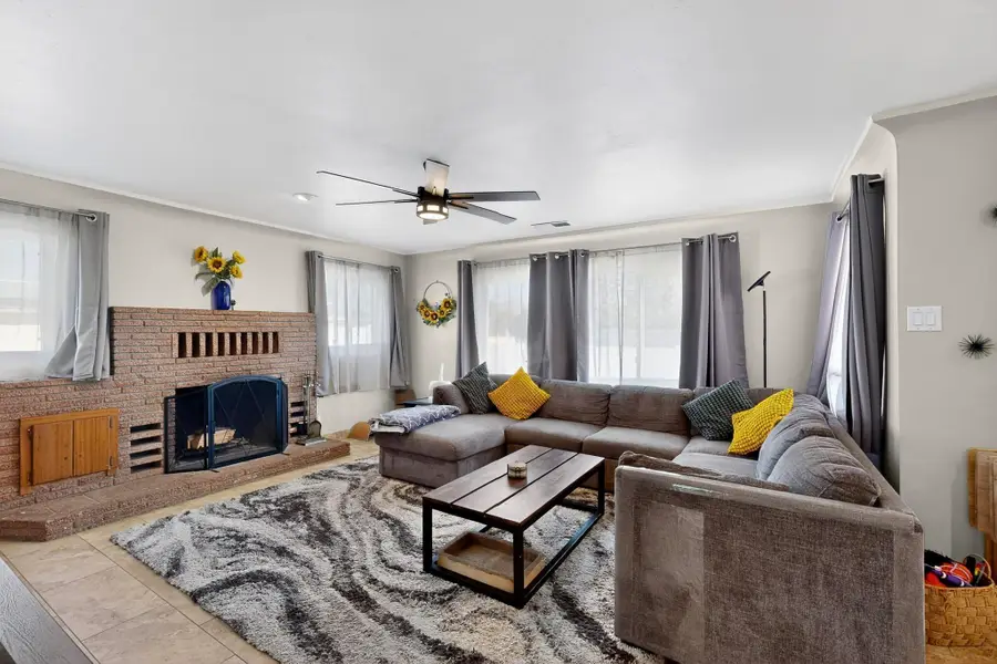 534 Muscatel Avenue Ne, Albuquerque, NM 87107 - Image #2