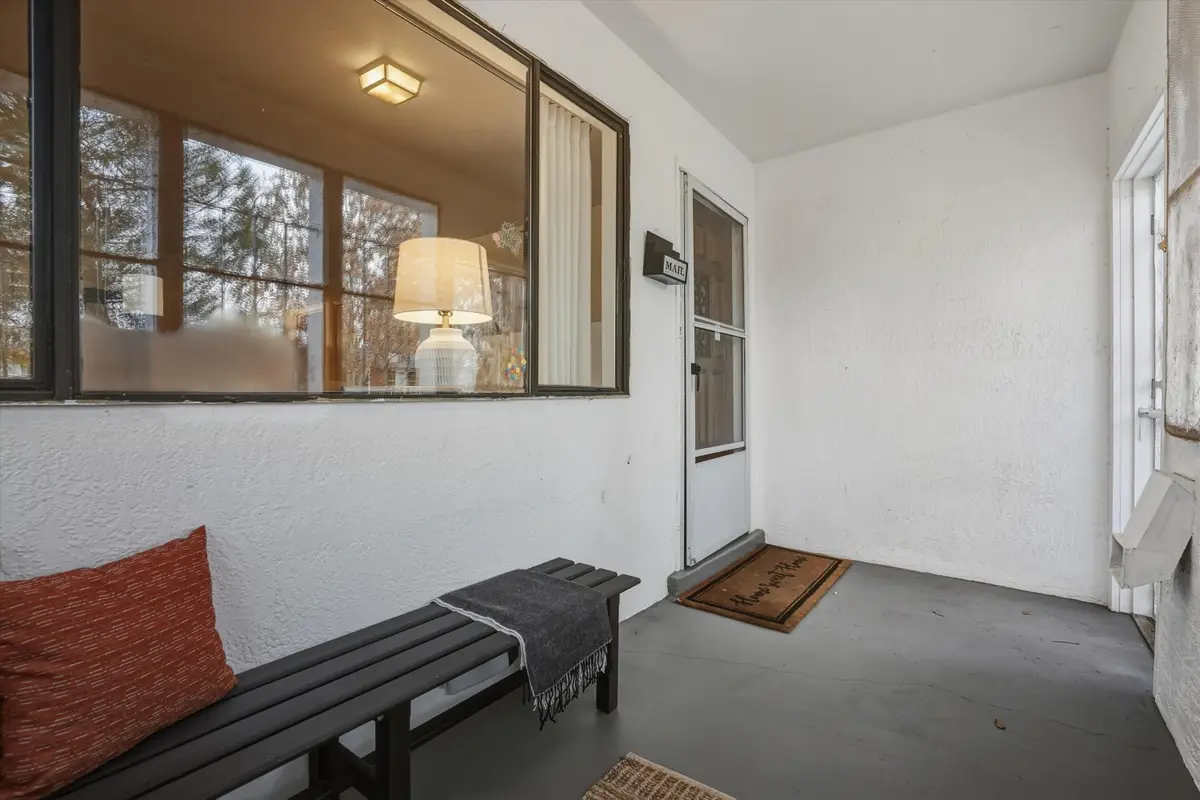 504 Hazeldine Avenue Sw, Albuquerque, NM 87102 - Image #1