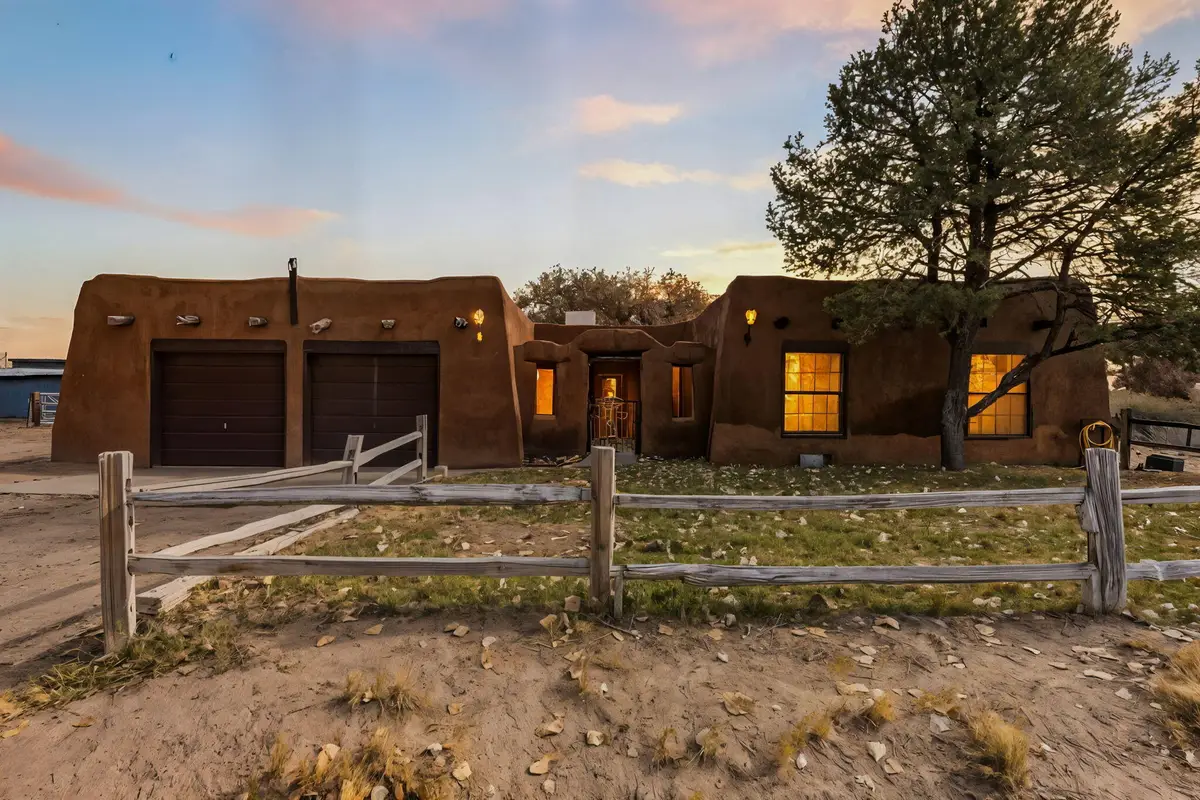 2621 Pajarito Meadows Road Sw, Albuquerque, NM 87105 - Image #1