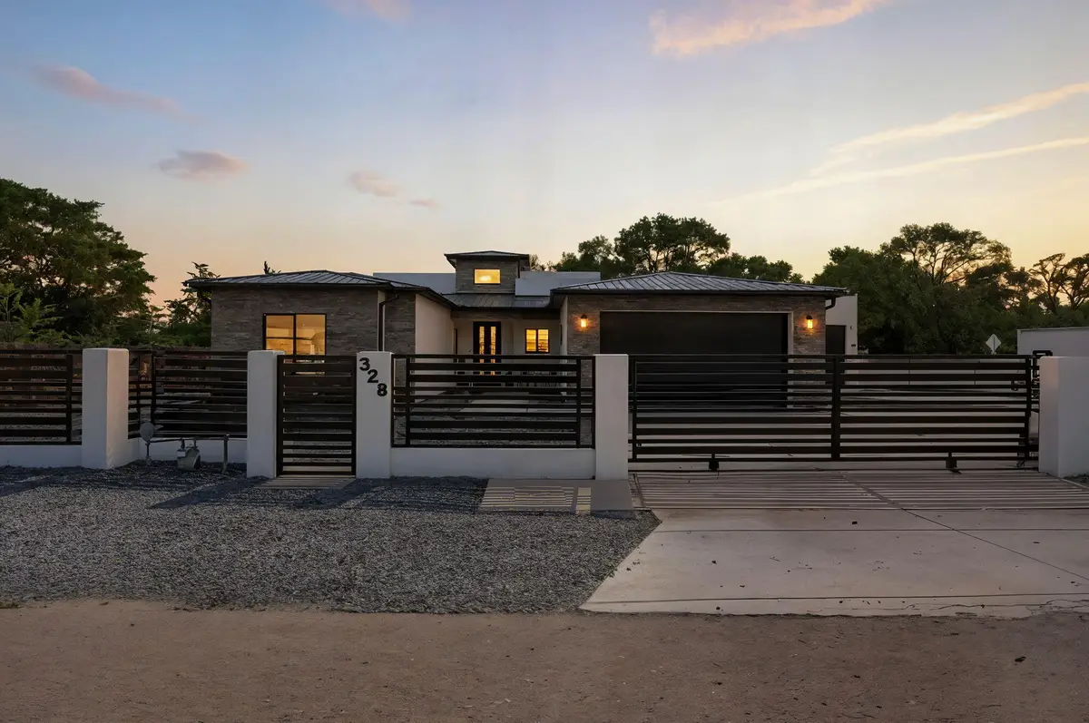 328 Camino Siete Road Sw, Albuquerque, NM 87105 - Image #1
